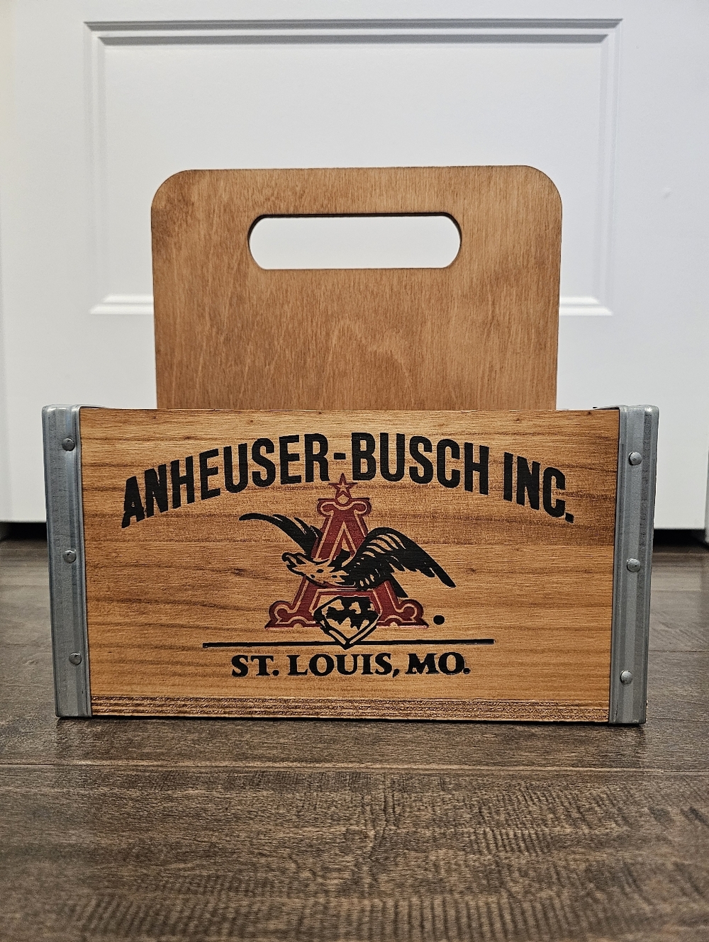 RARE & Vintage-Style Anheuser-Busch Wooden 6-Pack Beverage Bottle Carrier